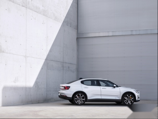 特斯拉Model3对手来袭，极星2亮相成都万象城