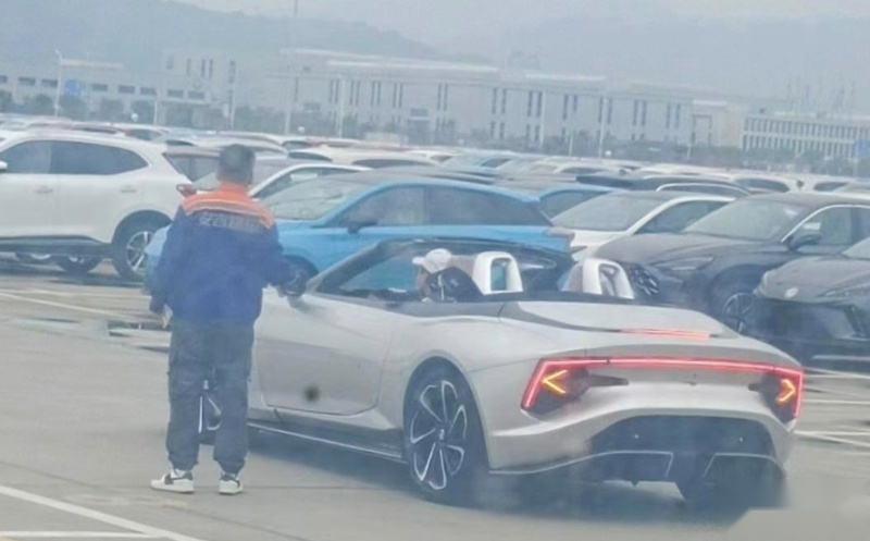 难得的国产敞篷电动跑车 名爵Cyberster量产版无伪谍照