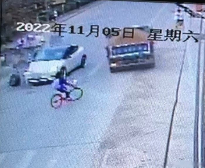 又一次疑似“刹车失灵”，是该信车主还是该信特斯拉？