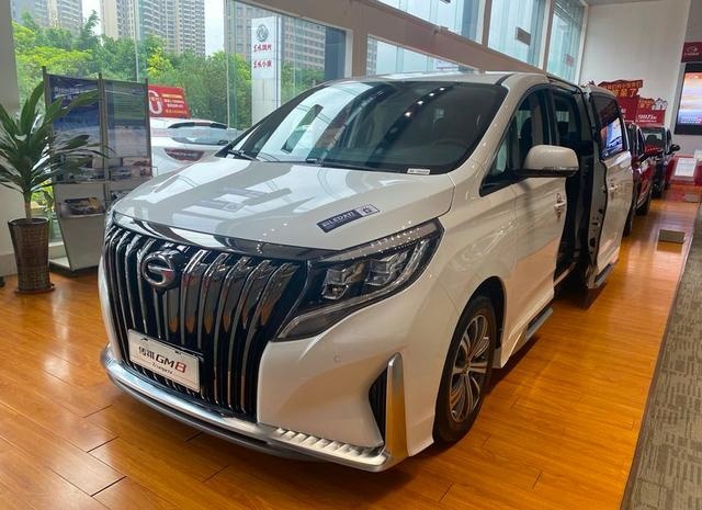 到店实拍2020款广汽传祺GM8大师版！油耗8.5L配2.0