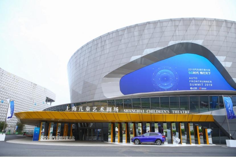 头等舱都弱爆了，2025年的汽车竟长这样！5G让开车变成享受