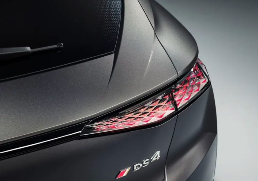 DS 4特别版发布，搭载1.2T三缸动力，售价起步仅24万元