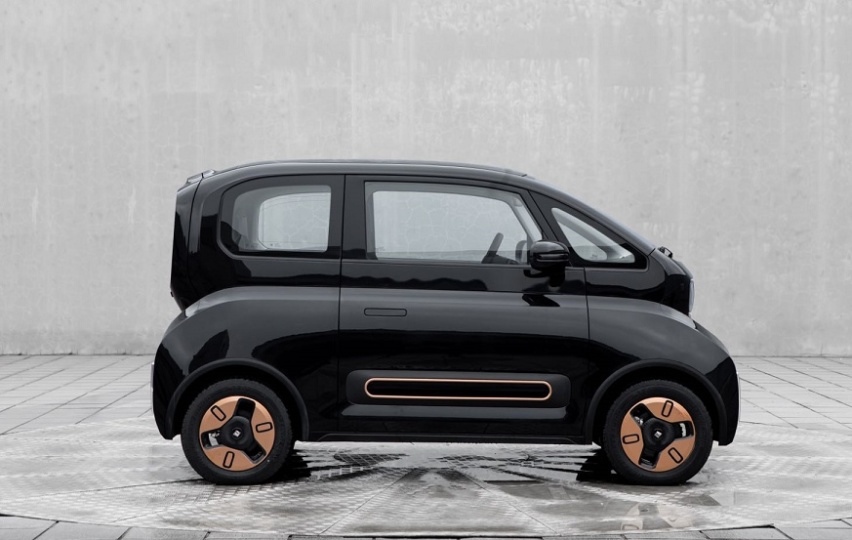 8万左右，拿奇瑞小蚂蚁对比KiWi EV，才知道奇瑞和宝骏的差距