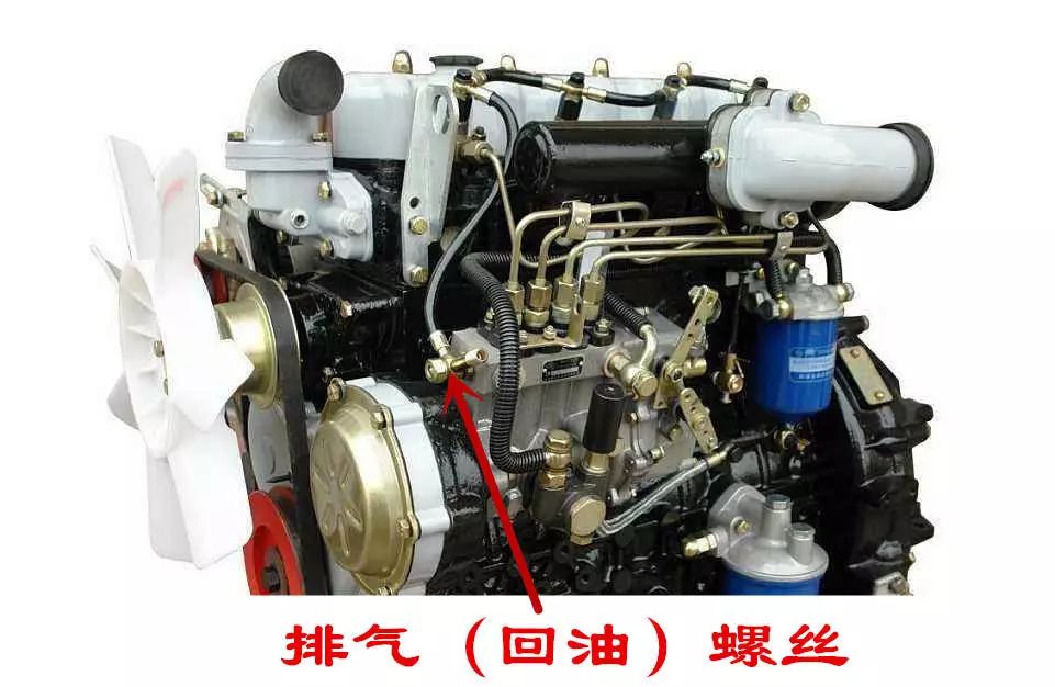 如果按压手油泵时流出的柴油始终都有气泡,就说明在这个手油泵之前的