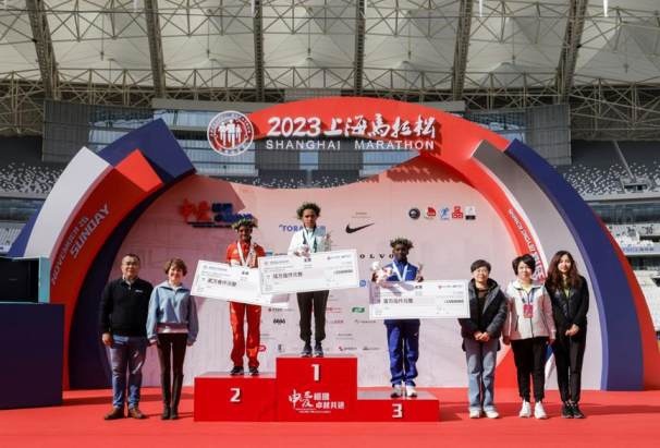 契合度MAX ， 沃尔沃EM90与上海马拉松双向奔赴