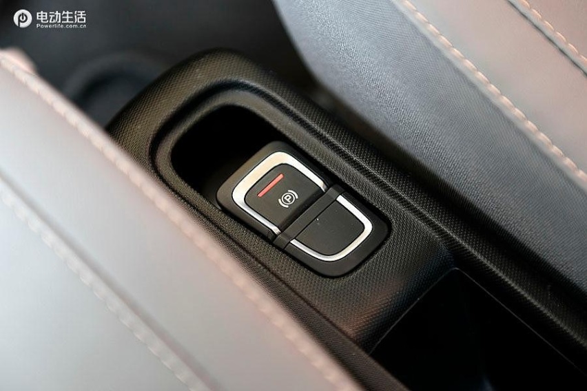 微型精品家庭用车 实拍2021款零跑T03 400豪华版
