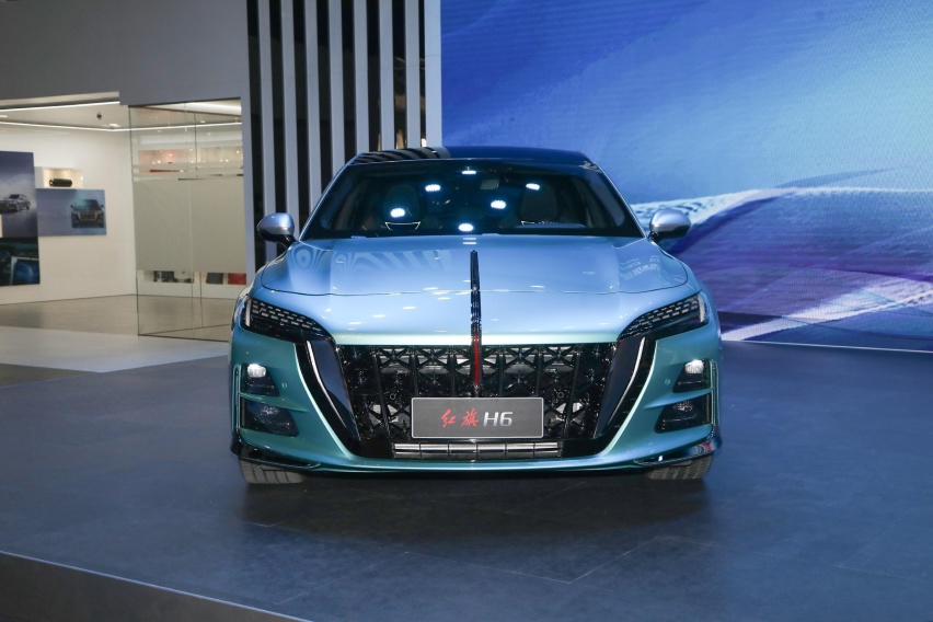 轿跑还得看红旗？红旗H6正式亮相，车长4990mm，搭2.0T动力