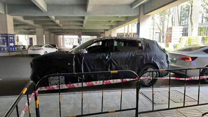 两款重磅车就绪，极氪全新SUV及MPV谍照曝光，设计思路大不同
