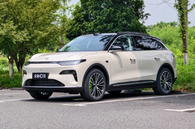 激光雷达+双叉臂+FSD减震！全新中型大空间SUV，不足15万