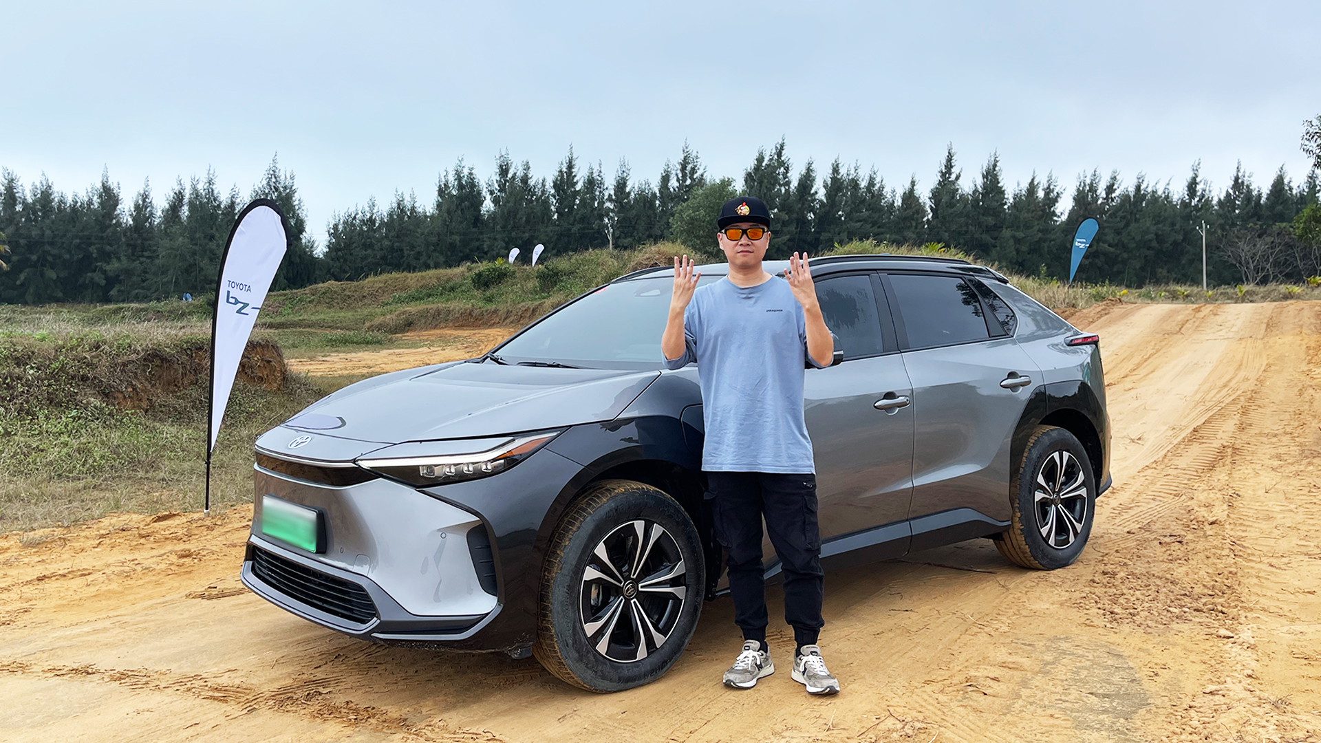 늄ӻ֮߀4X4᣿bZ4XȻԽҰĦеĈ