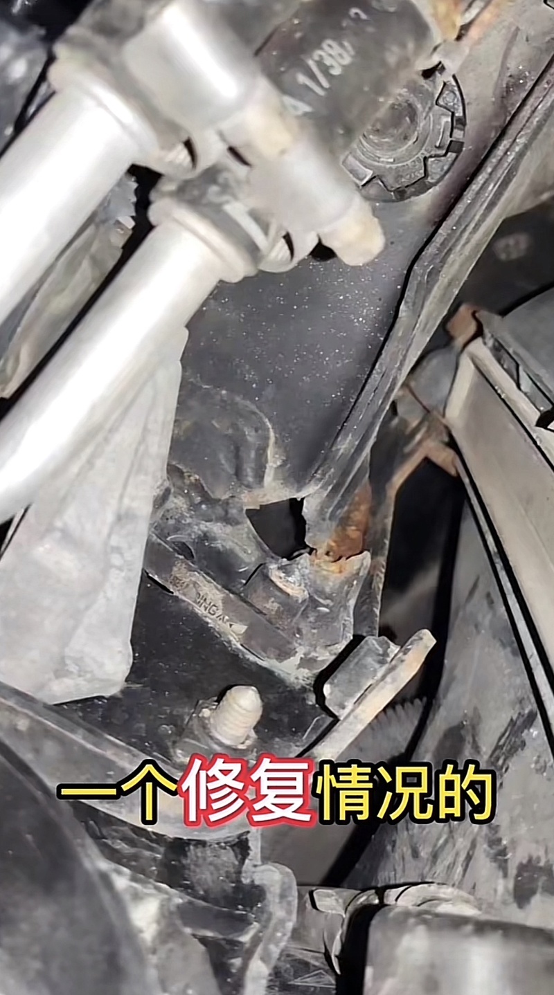 二手保时捷卡宴，原厂大灯等于没事故？