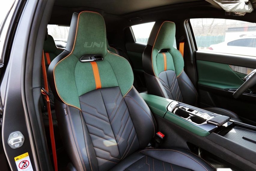 15万级最强智能SUV，第二代UNI-T的智慧座舱到底有多好玩？