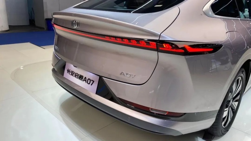 实拍长安启源A07：凭设计就能圈粉，非要靠硬实力？