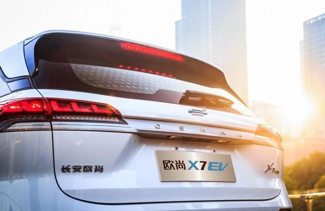 长安欧尚X7 推电动车，爬坡能力达30%，可续航405公里