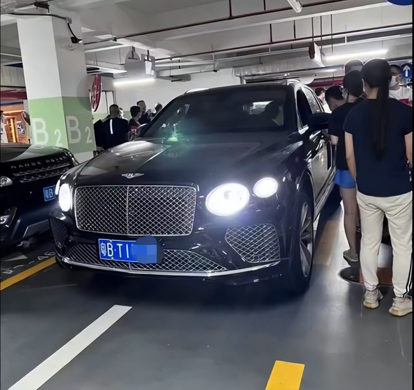 问题来了，50台宾利到底多少钱？
