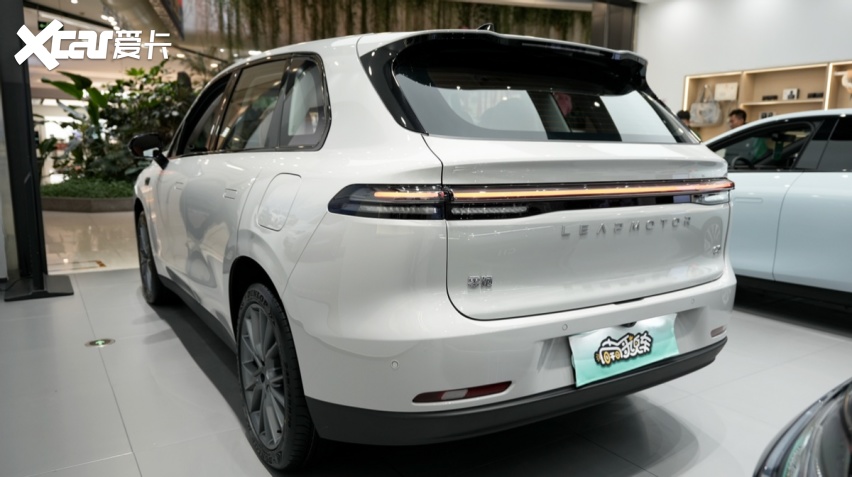 零跑C10来了，价格只要12.88万，预售破4万辆，这车能成爆款吗?