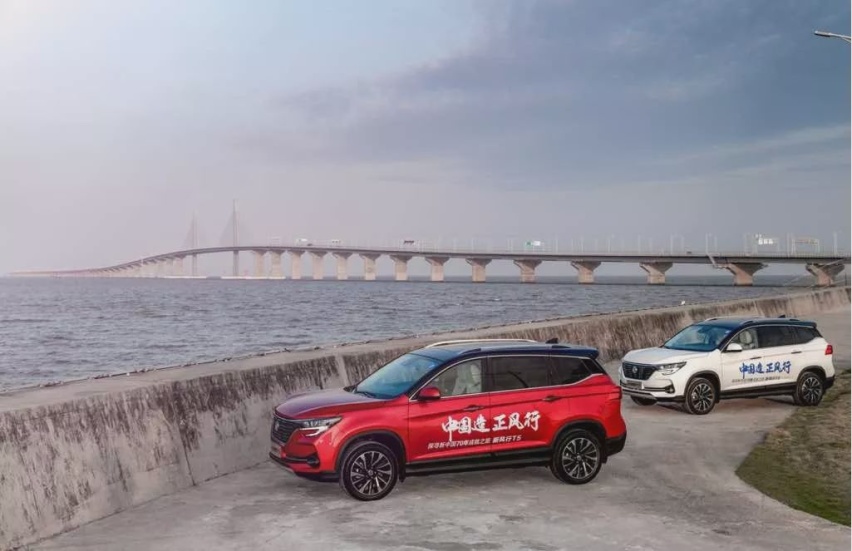 试驾新风行T5 一款宽敞得能练瑜伽加大号SUV
