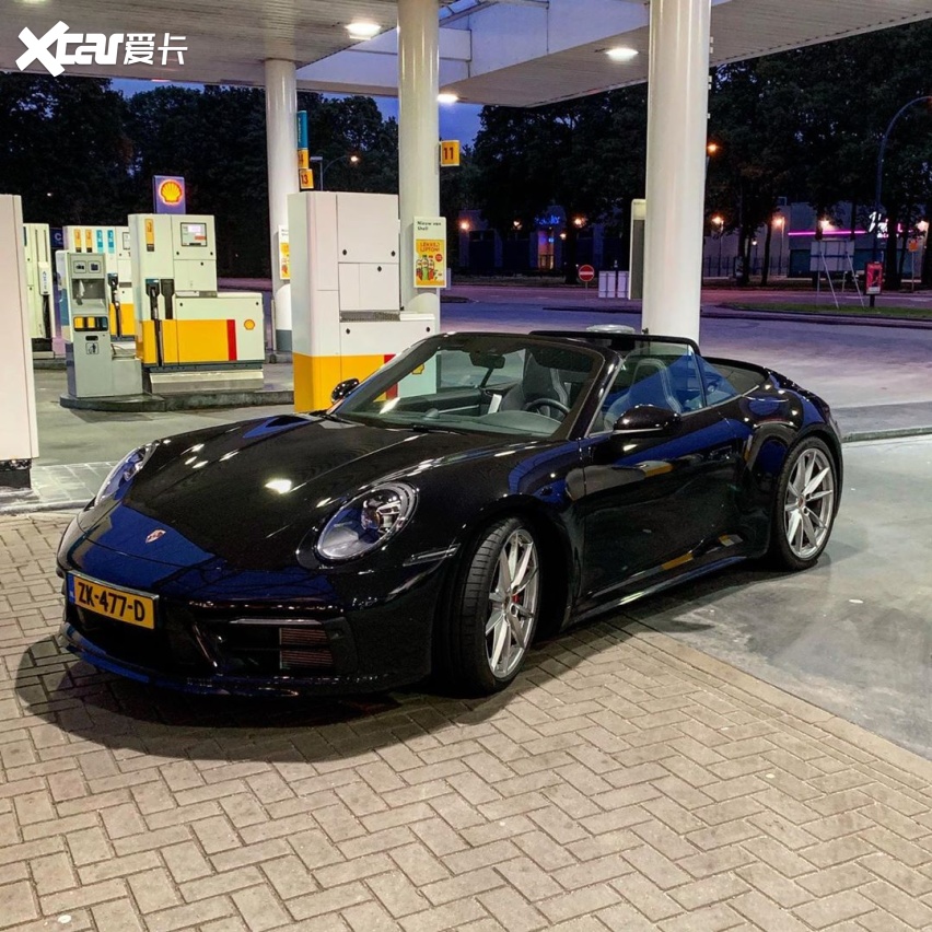 拉风的设计 全新保时捷911敞篷版海外实车街拍