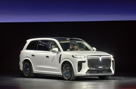 有钱人的买车逻辑变了？岚图泰山成华系豪车新标签