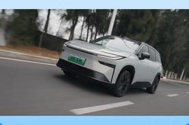 10万级纯电SUV凭啥卖爆？铂智3X用6727台断层夺冠！