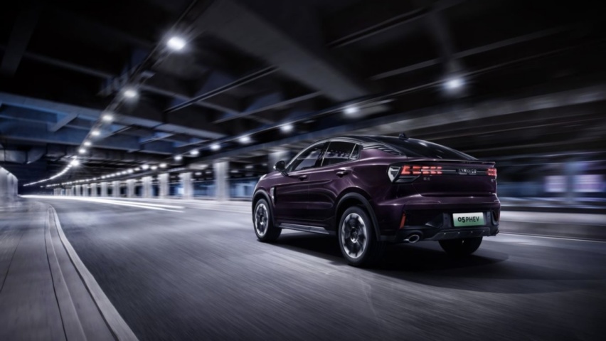 领克05 PHEV，百公里油耗1.4L，售价22.77万元