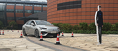 AEB自动紧急刹车（包括识别车辆和行人，保证45km/h时速下刹停，4-150km/h有效）