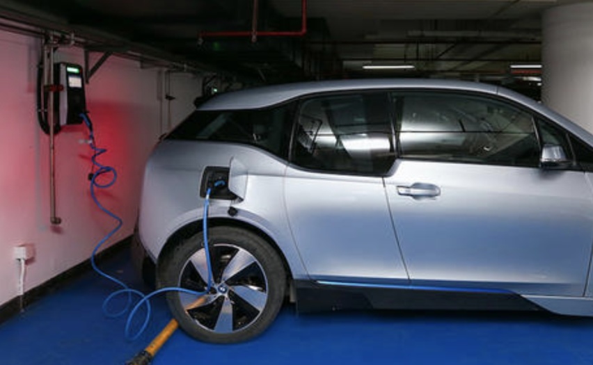 “新能源汽车”缺席工作报告，新能源汽车的“下沉”之路有多远？