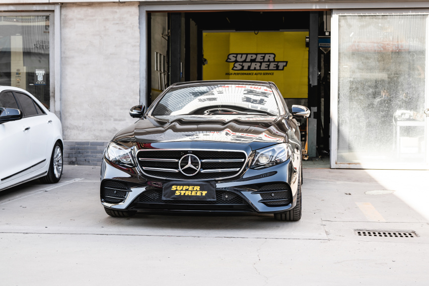 奔驰E级更换Brembo HP2000刹车片CZV打孔刹车盘