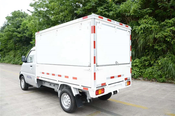 4系实车“丑出天际”？五菱摆摊车？近期热点资讯大盘点