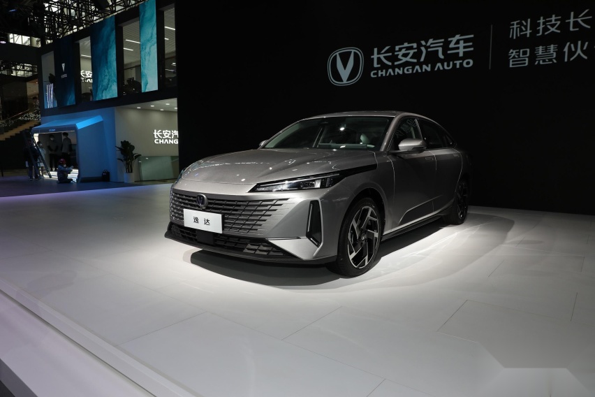 配无边框格栅 长安逸达将于一季度上市 搭载1.5T发动机