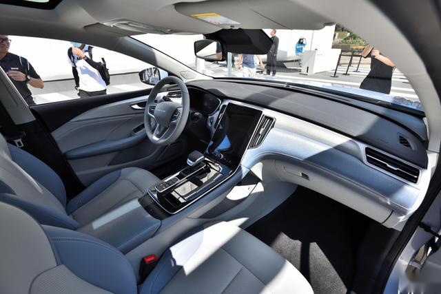 16.28万起售，全新车标首发、NEDC续航620km！荣威R ER6上市