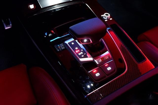 奥迪在重庆隧道搞“灯”？打探全新奥迪SQ5 Sportback隧道秘展