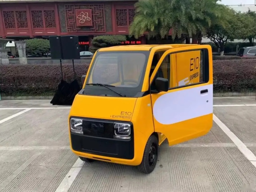 又一款五菱小车曝光，瞄准快递、外卖市场，三蹦子末日到了？