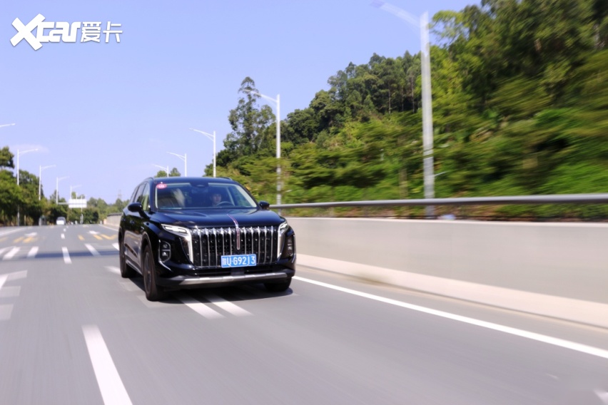 全新红旗hs7试驾:2.0t 8at配可变阻尼减振,开起来豪华又舒适