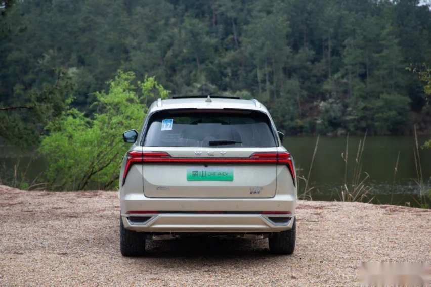 30万、插混、大六座SUV，这杯“蓝山”要硬刚理想L8？