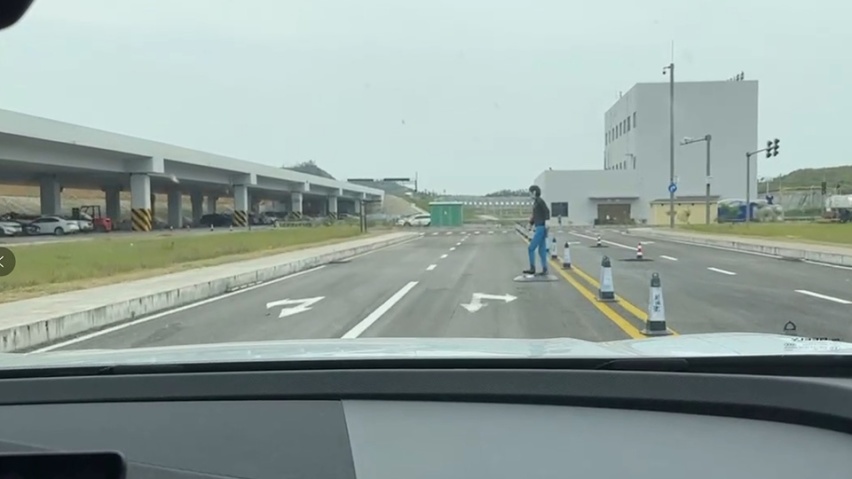 超过60km/h都没用，华为小鹏争论的AEB，吉利效果更好？