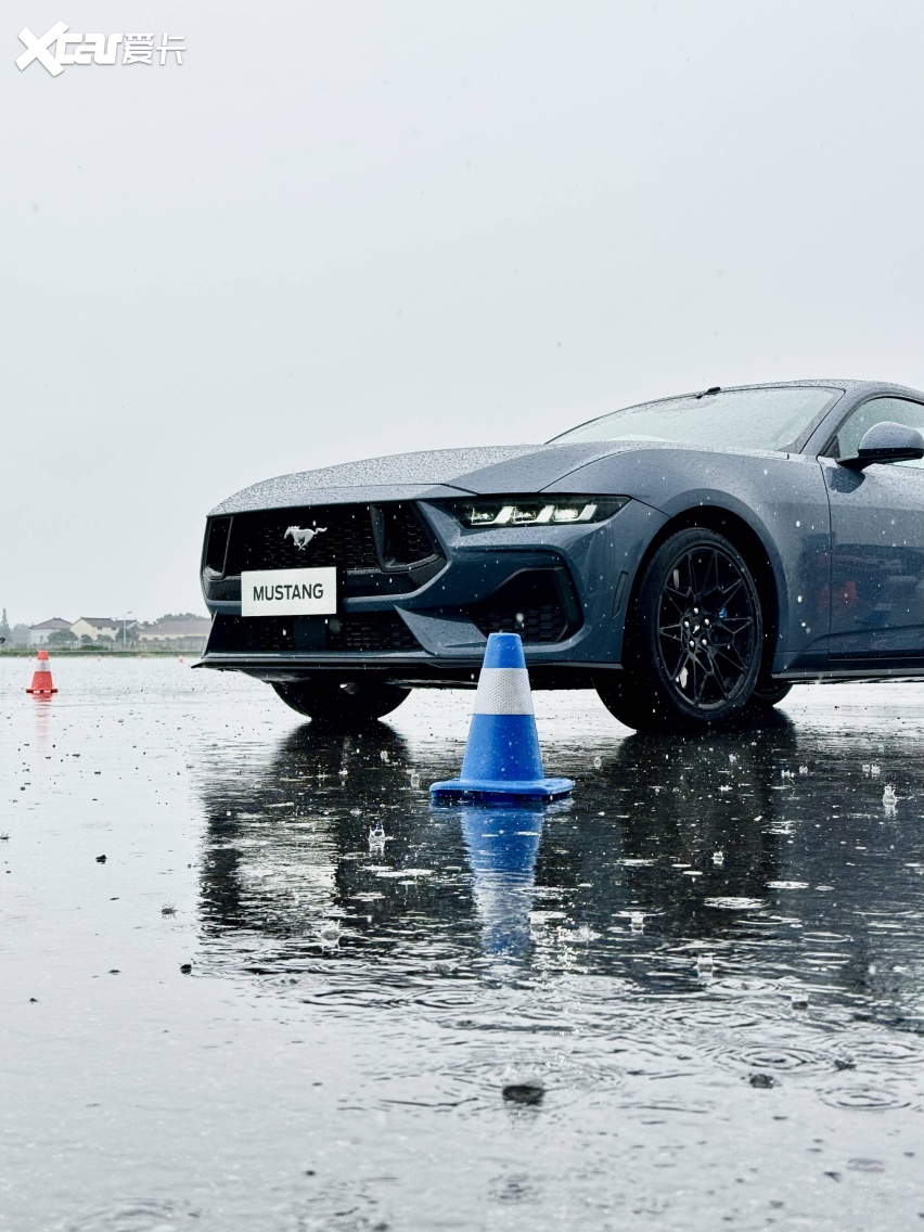 短试福特全新一代Mustang：暴雨中感受汽油味信仰