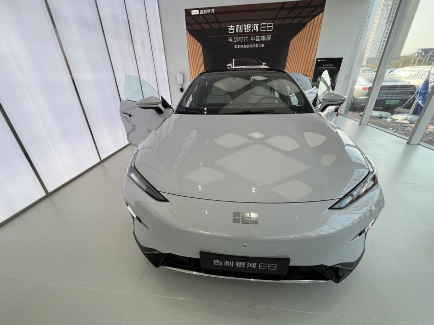 吉利银河E8高性能SiC电驱，3.49秒零百加速的极致快感！