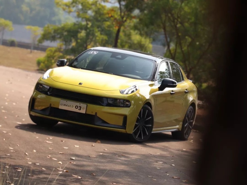 这绝对是20万内，年轻人能买到最好的性能车！