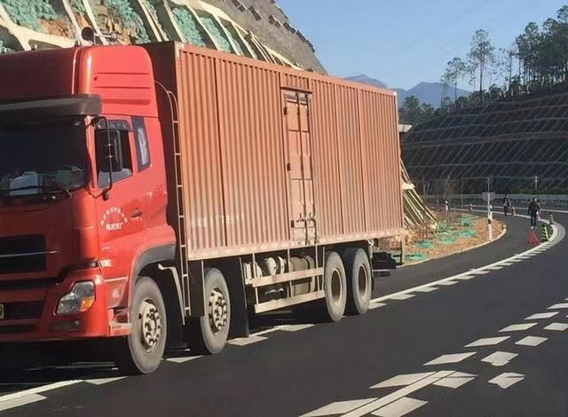 半挂车和9米6货车，谁更灵活？