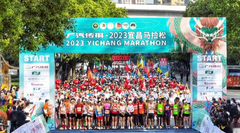 2.2万名跑者逐梦“宜马”  广汽传祺三度C位