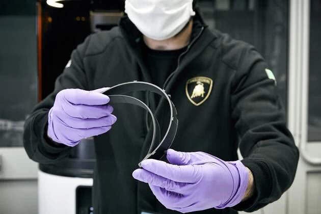 为抗病毒 兰博基尼纯手工口罩下线