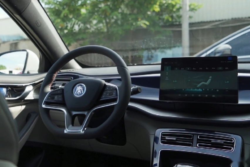 实拍秦PLUS EV，最长续航600km，十万级纯电轿跑的不二之选？