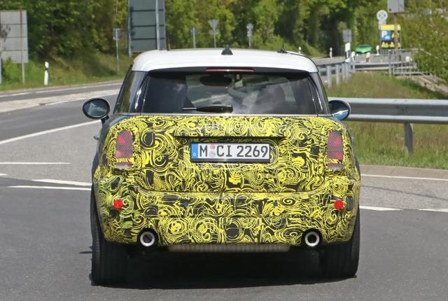 在纽伯格林，我们逮到了新款MINI Countryman