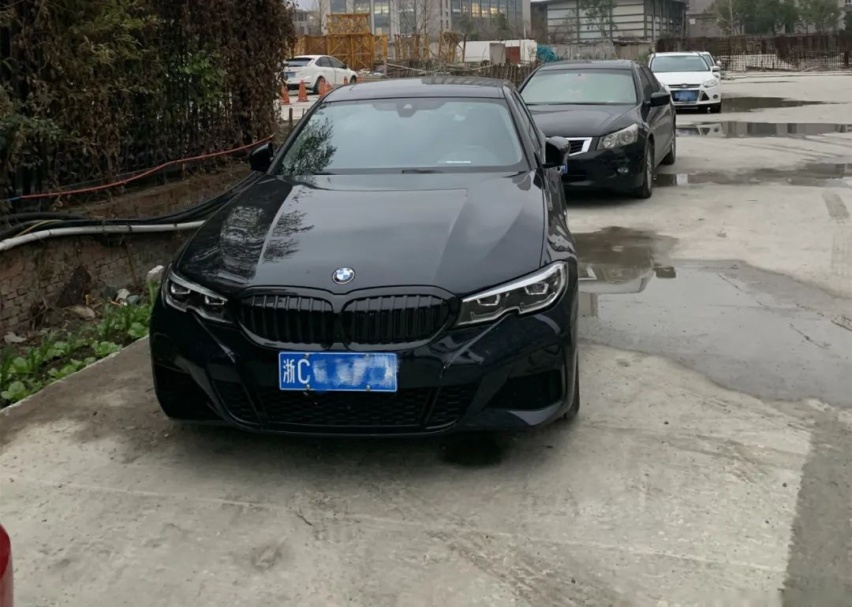 终究绕不过一台3系！宝马325Li成为TA人生第一辆车...