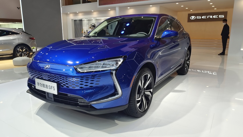 重庆车展：赛力斯华为智选SF5亮相 增程式设计与华为智慧