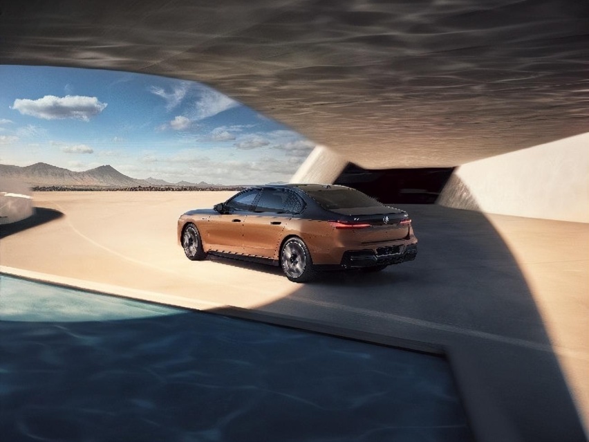 宝马史上最强电动车,创新纯电动BMW i7 M70L上海全球首发