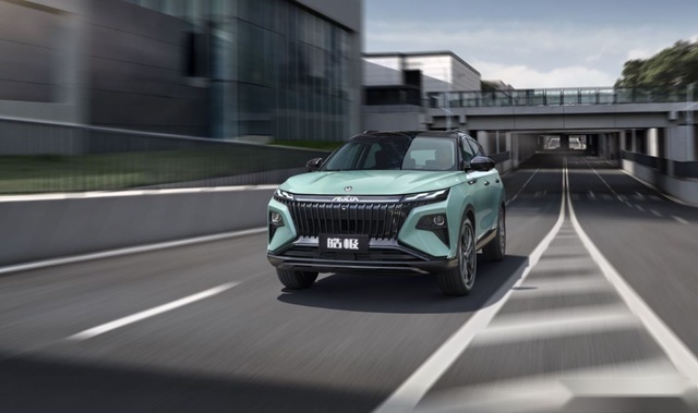 13万解锁混动紧凑级SUV、百公里油耗4.8L，东风风神皓极怎么样？