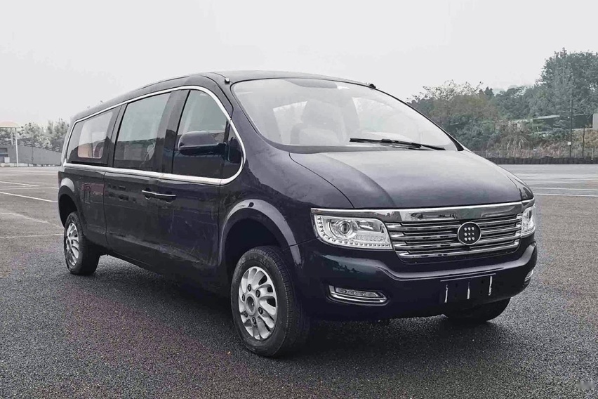 东风风光大型MPV曝光，车长超5.9米，重达3.5吨，这是啥车？