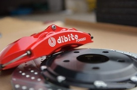 布雷博刹车制动代理告诉你到底应该换轮胎、换卡钳还是换刹车片？